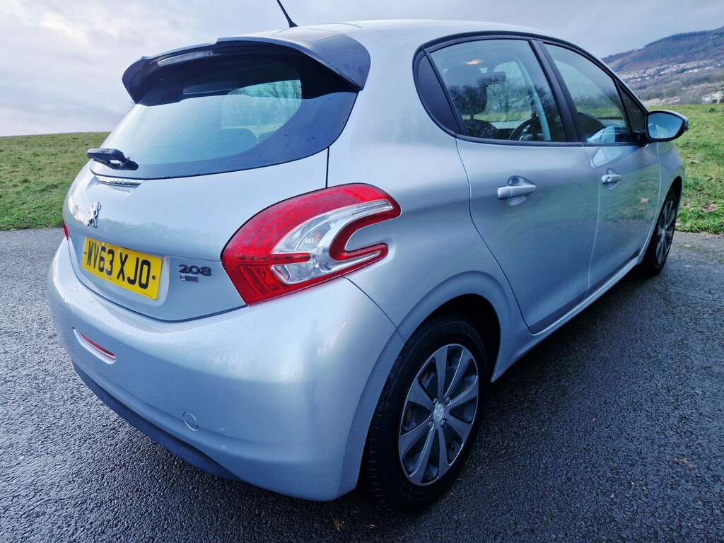 Peugeot e-208 E-hdi Allure Black #3