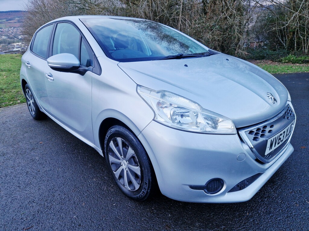 Peugeot e-208 E-hdi Allure Black #1