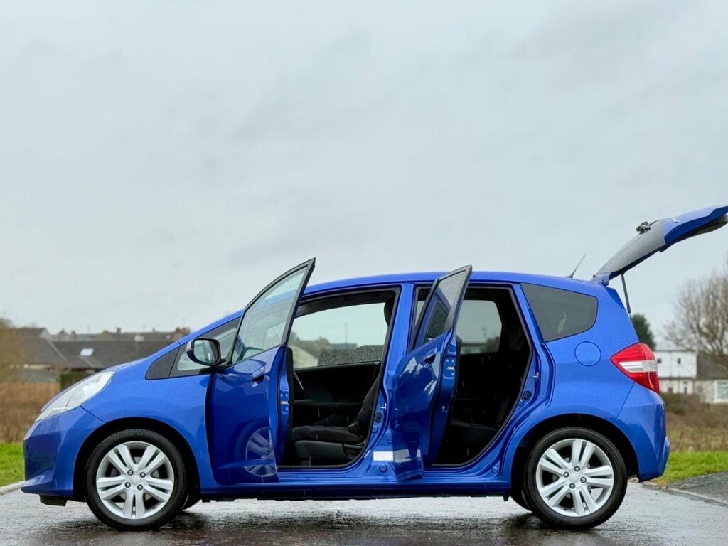 Honda Jazz Hatchback 1.4 I-vtec Es Plus Cvt Euro 5 2014 Blue #4