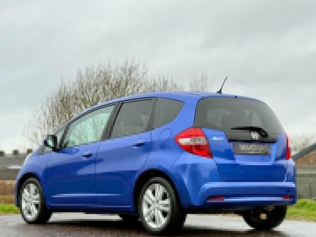 Honda Jazz Hatchback 1.4 I-vtec Es Plus Cvt Euro 5 2014 Blue #3