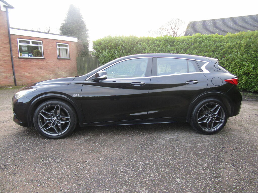 Infiniti Q30 Q30 Premium Tech D Awd Black #4