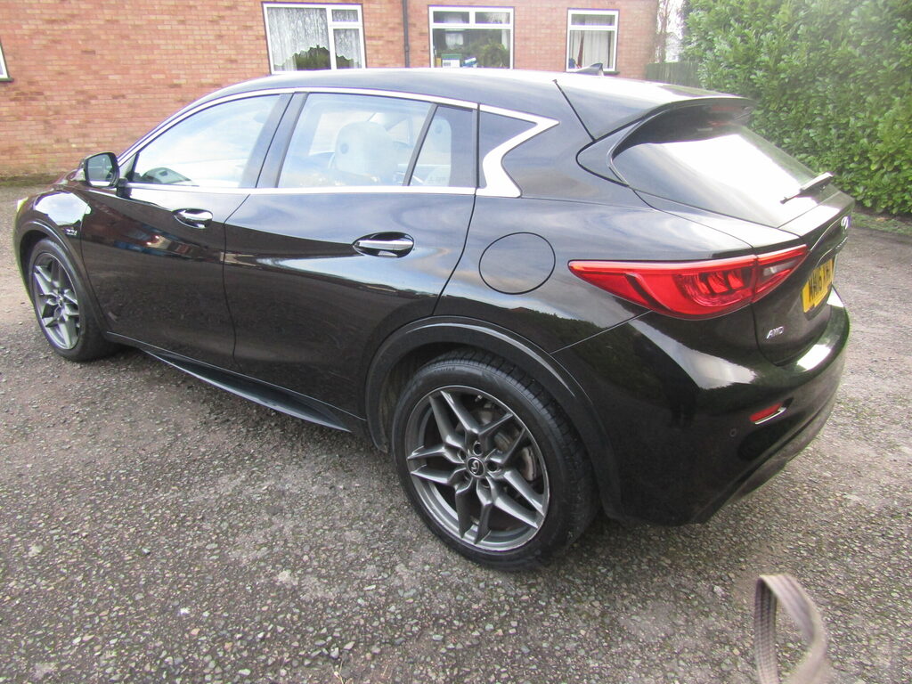 Infiniti Q30 Q30 Premium Tech D Awd Black #5