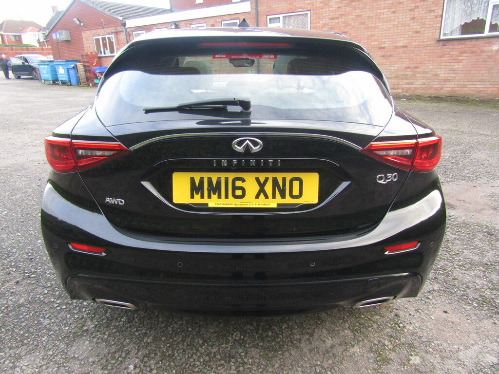 Infiniti Q30 Q30 Premium Tech D Awd Black #6