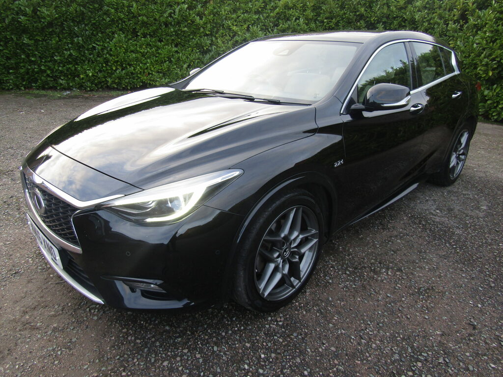 Infiniti Q30 Q30 Premium Tech D Awd Black #3