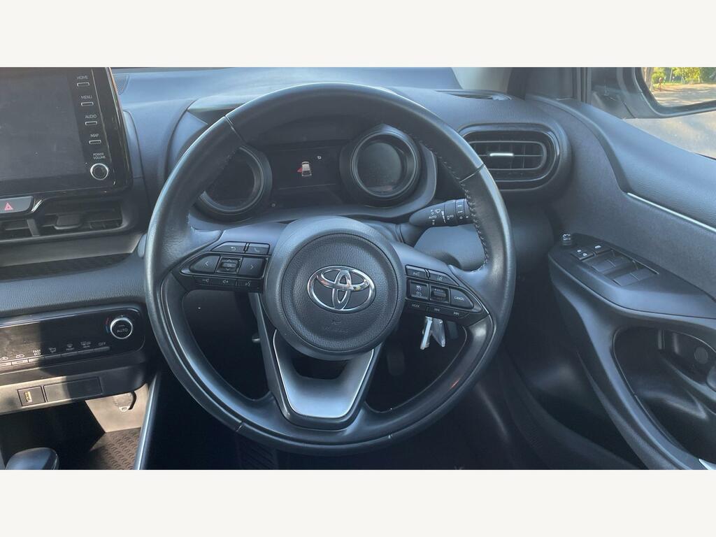 Toyota Yaris 1.5 Vvt-h Design E-cvt Euro 6 Ss VN73PFD White #6