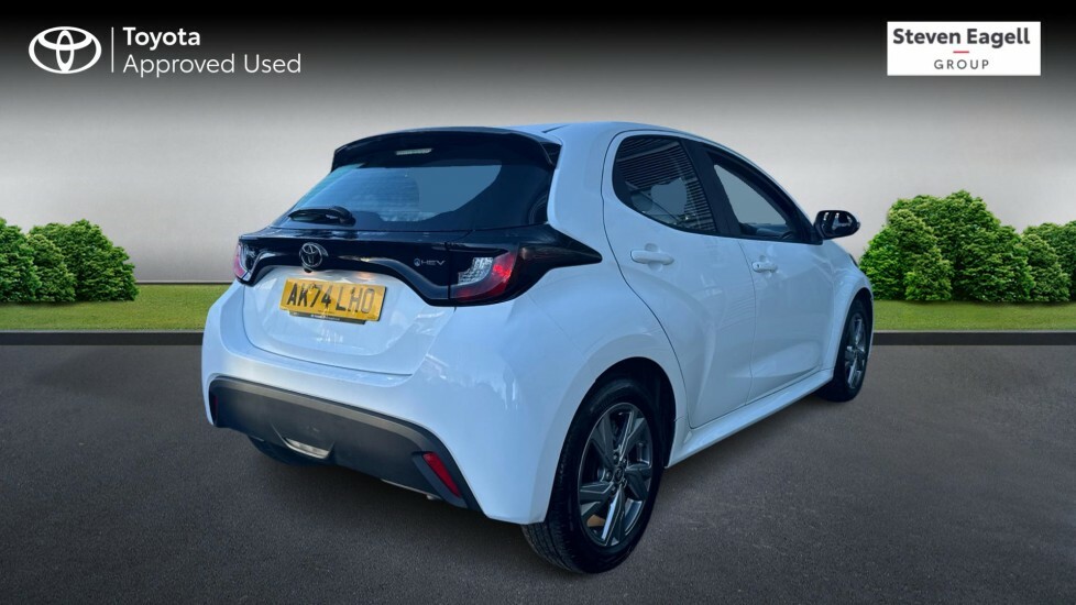Toyota Yaris 1.5 Vvt-h Icon Hatchback Hybrid E-cvt E AK74LHO White #2