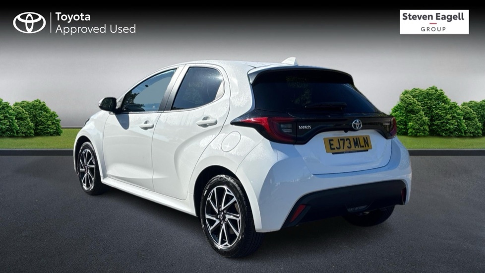 Toyota Yaris 1.5 Vvt-h Design E-cvt Euro 6 Ss EJ73MLN White #4