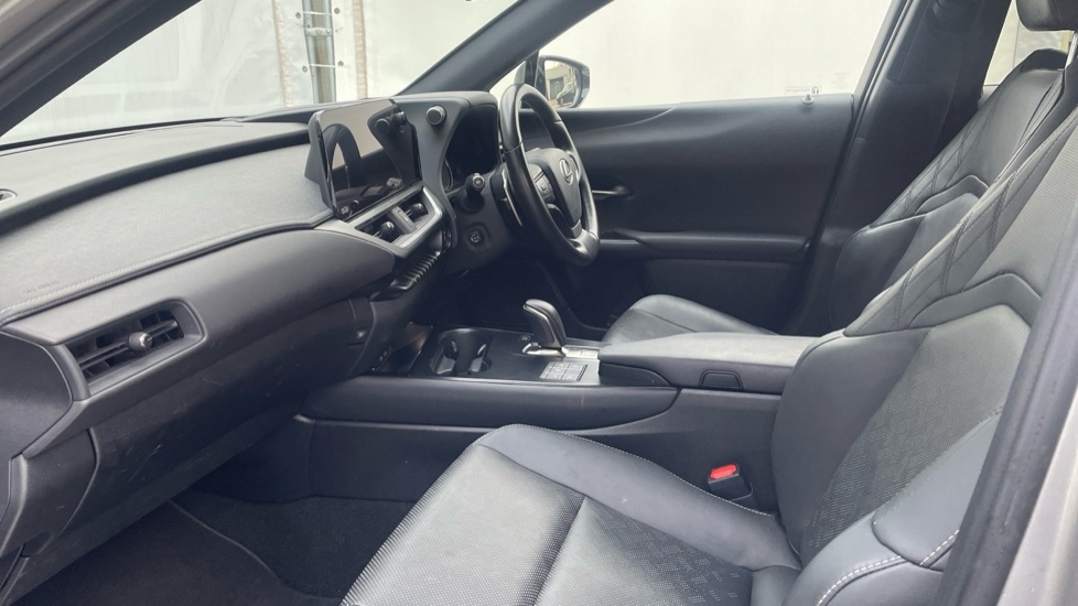 Lexus UX 300E 72.8Kwh Takumi BL73LWU Silver #6