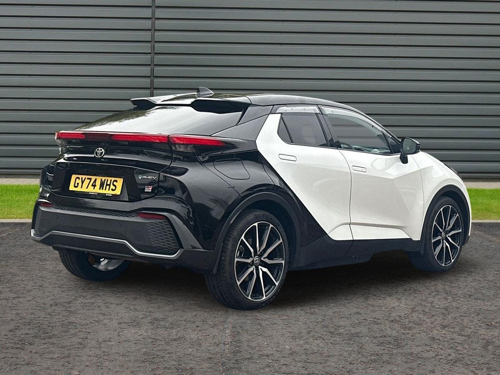 Toyota C-Hr 2.0 Vvt 13.6Kwh Gr Sport Suv Plug In Hy White #3
