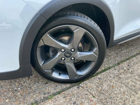 Ford Fiesta Hatchback KV68DMU White #3