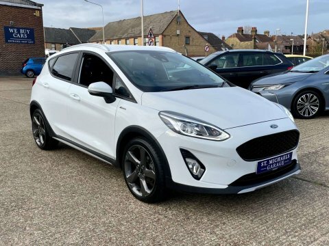 Ford Fiesta Hatchback KV68DMU White #4