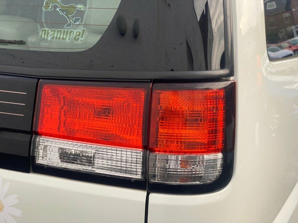 Nissan Elgrand E50 Highway Star 3.5 V6 White #27
