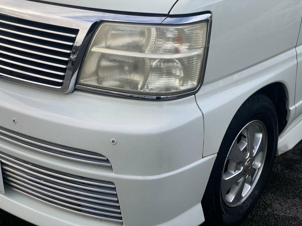 Nissan Elgrand E50 Highway Star 3.5 V6 White #25