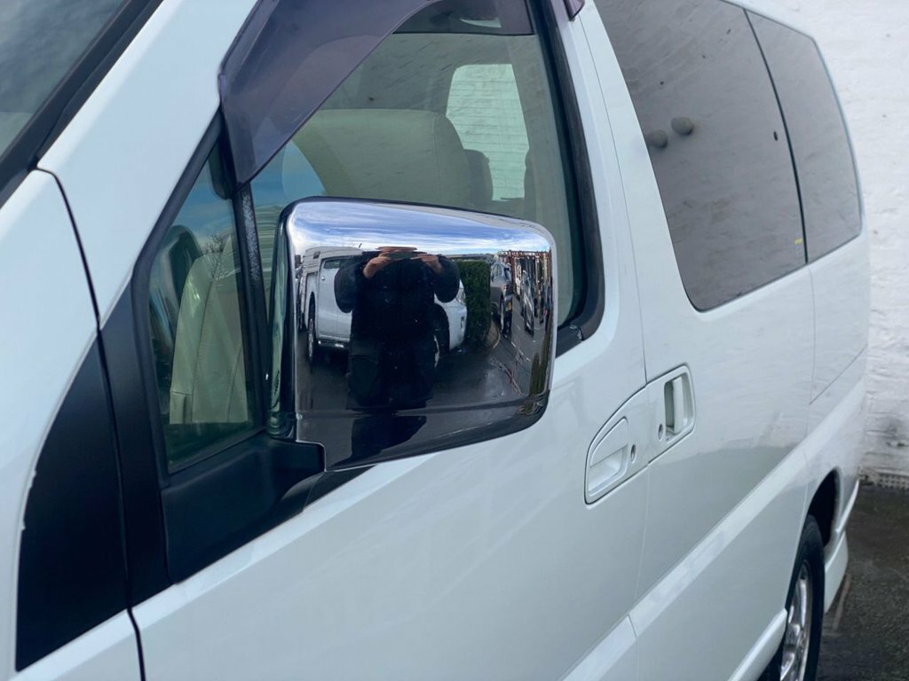 Nissan Elgrand E50 Highway Star 3.5 V6 White #24