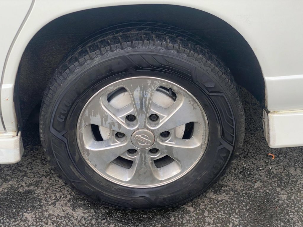 Nissan Elgrand E50 Highway Star 3.5 V6 White #21