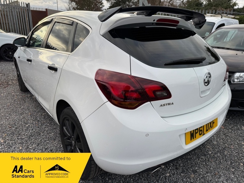 Vauxhall Astra Elite Cdti WP61DXF White #4