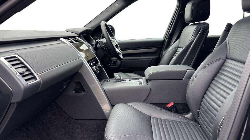 Land Rover Discovery 3.0 D300 Dynamic Se 2023 SY73YHD Black #3