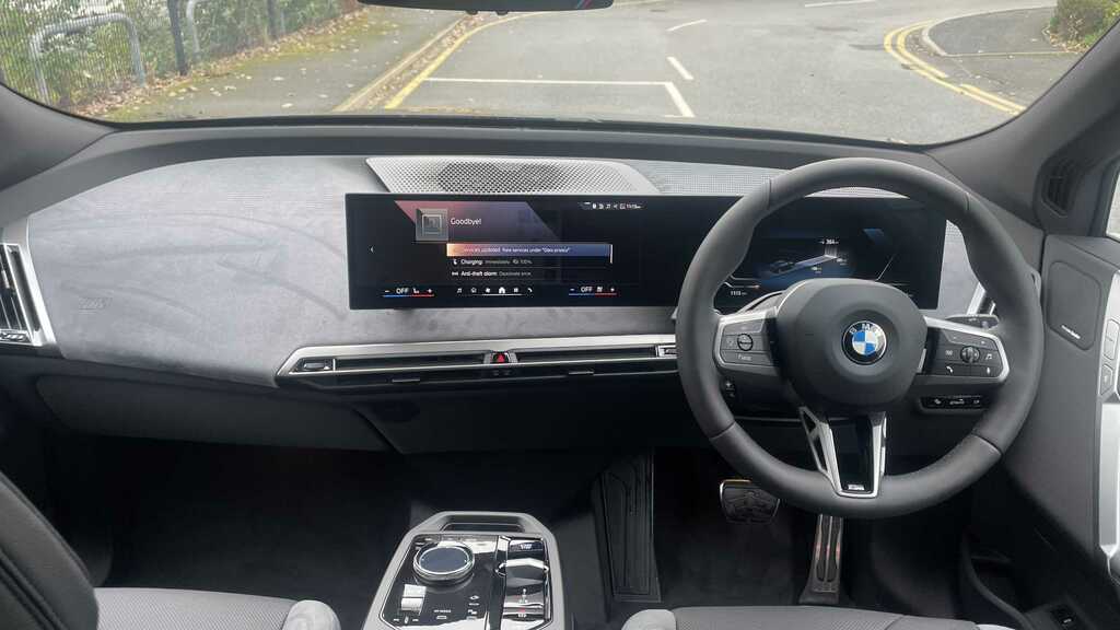 BMW iX 300Kw Xdrive45 M Sport 101Kwh 2025 FG75VAX Black #4