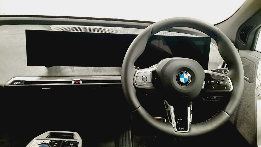 BMW iX 300Kw Xdrive45 M Sport 101Kwh 2025 YP75KNO White #5