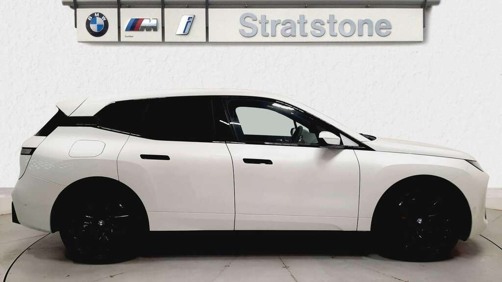 BMW iX 300Kw Xdrive45 M Sport 101Kwh 2025 YP75KNO White #3