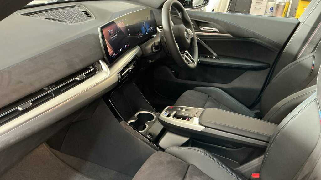BMW iX2 150Kw Edrive20 M Sport 65Kwh 2025 YB75XNW White #2