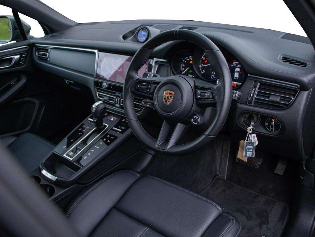 Porsche Macan T S-a 2023 RK73AJY Black #3