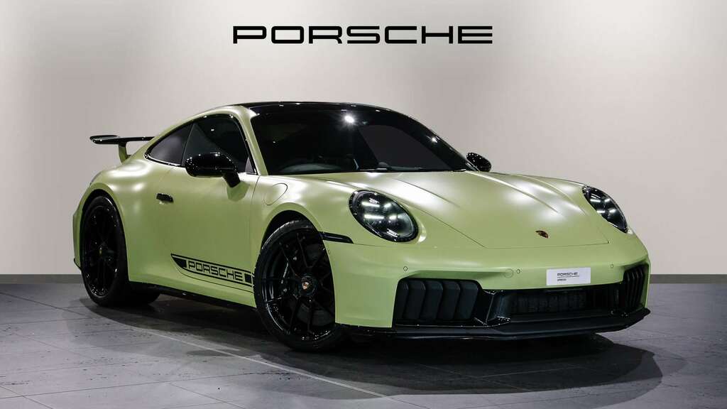 Porsche 911 Carrera 4 Gts Hev S-a 2025 Yellow