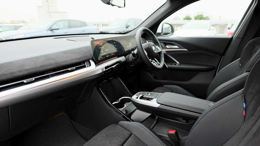 BMW iX2 230Kw Xdrive30 M Sport 65Kwh 2025 YX75EYH White #6