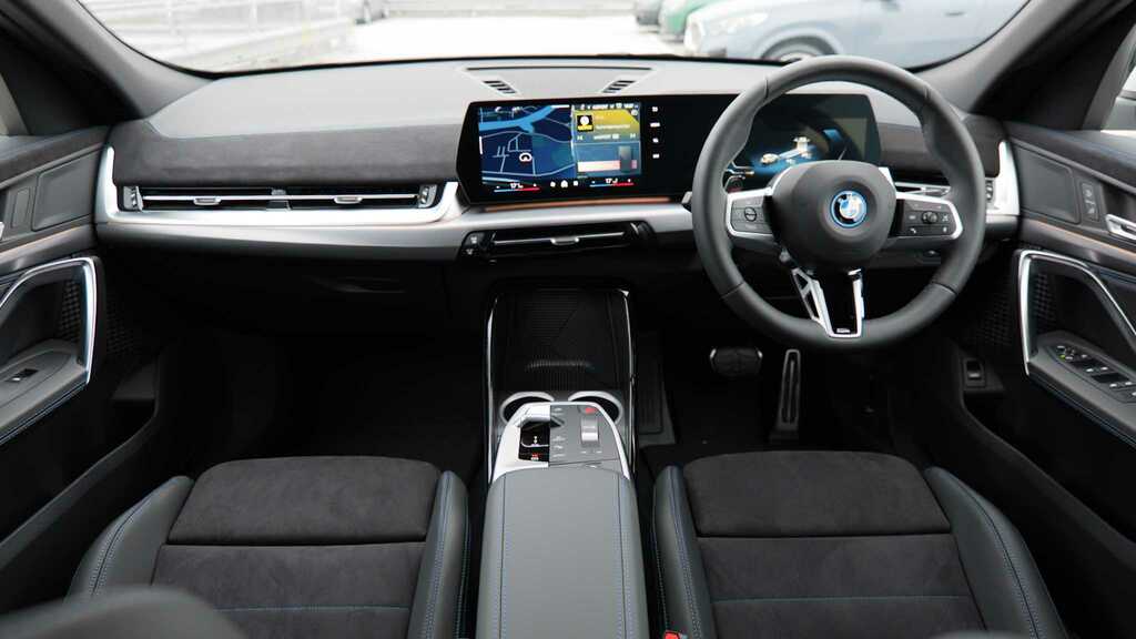 BMW iX2 230Kw Xdrive30 M Sport 65Kwh 2025 YX75EYH White #4