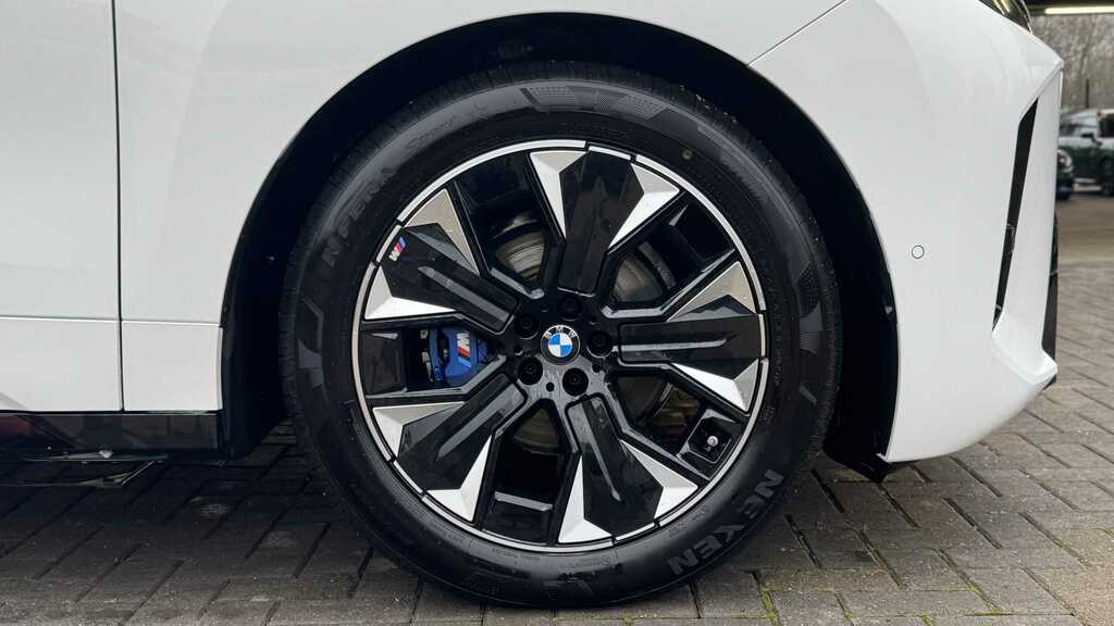 BMW iX 300Kw Xdrive45 M Sport 101Kwh 2025 FD75LCW White #4