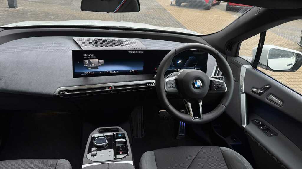 BMW iX 300Kw Xdrive45 M Sport 101Kwh 2025 FD75LCW White #6