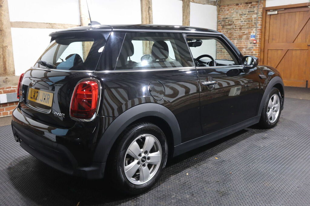 Mini Hatch 1.5 Cooper Classic Steptronic Euro 6 S S LX21JXR Black #6