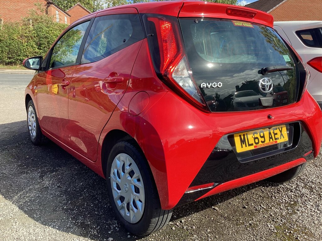 Toyota Aygo 1.0 Vvt-i X-play Hatchback Euro ML69AEX Red #4