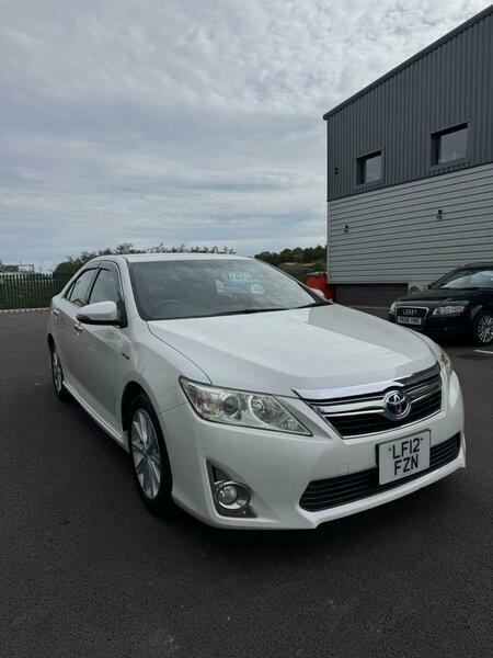 Toyota Camry 2.5 Hybrid Extended Leather White #1