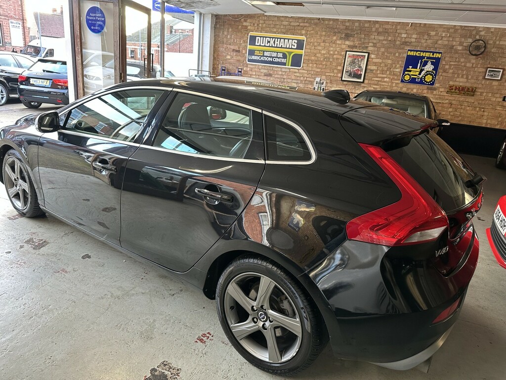 Volvo V40 1.6 D2 R-design Black #4