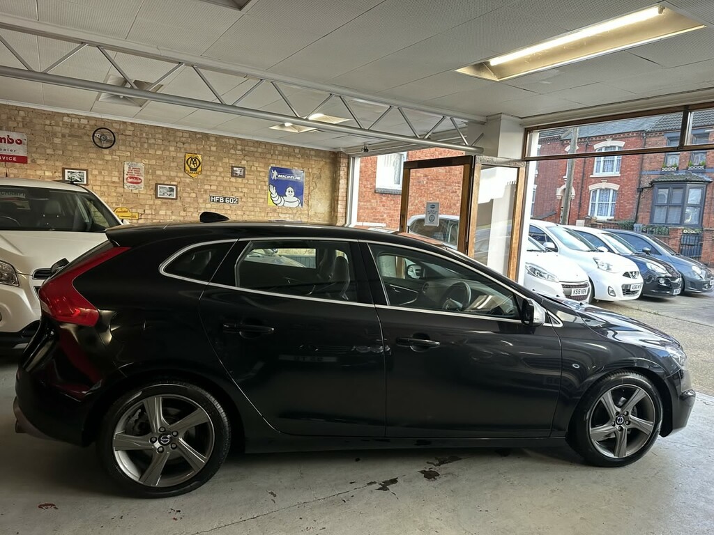 Volvo V40 1.6 D2 R-design Black #5