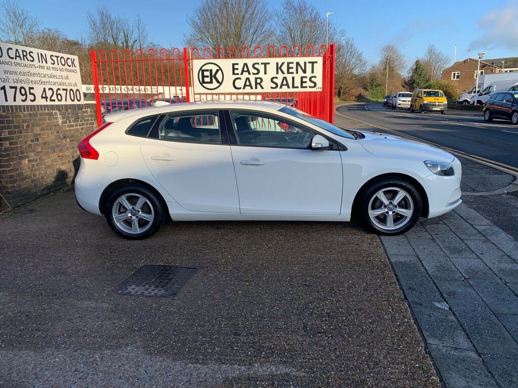 Volvo V40 1.6 D2 Es Hatchback Euro 5 S S BV15HBJ White #4