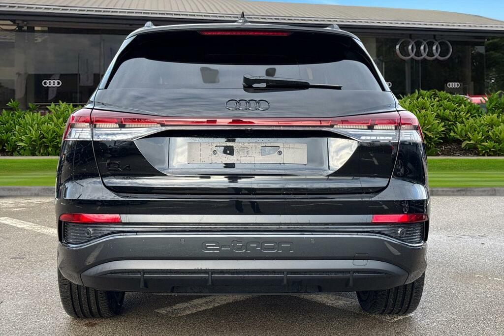Audi Q4 E Tron 45 Black Edition 82Kwh Black #4