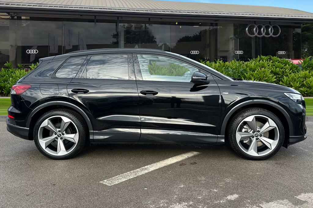 Audi Q4 E Tron 45 Black Edition 82Kwh Black #3