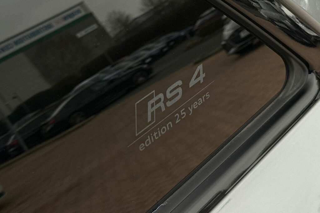 Audi RS4 Edition 25 Years Black #46