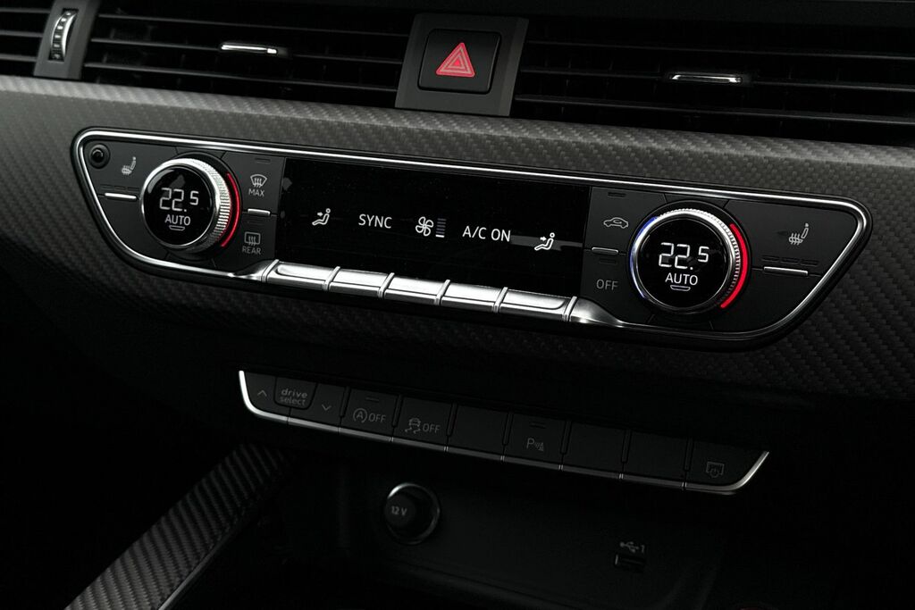 Audi RS4 Edition 25 Years Black #21