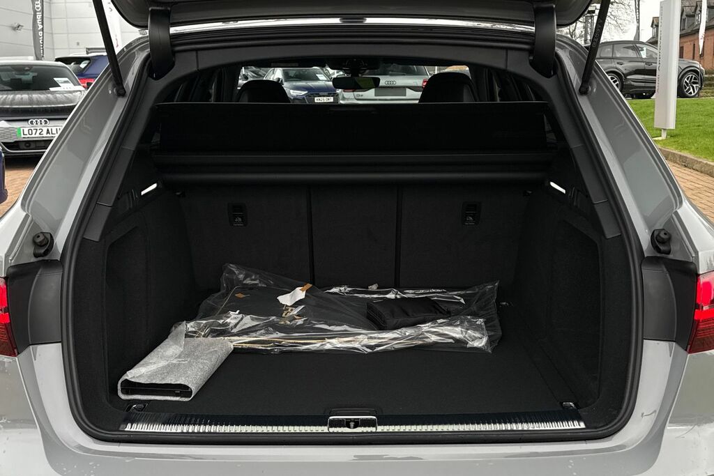 Audi RS4 Edition 25 Years Black #6