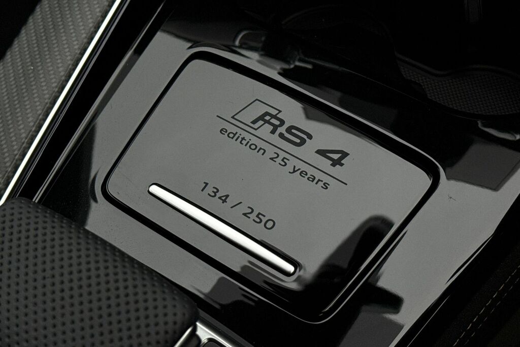 Audi RS4 Edition 25 Years Black #41