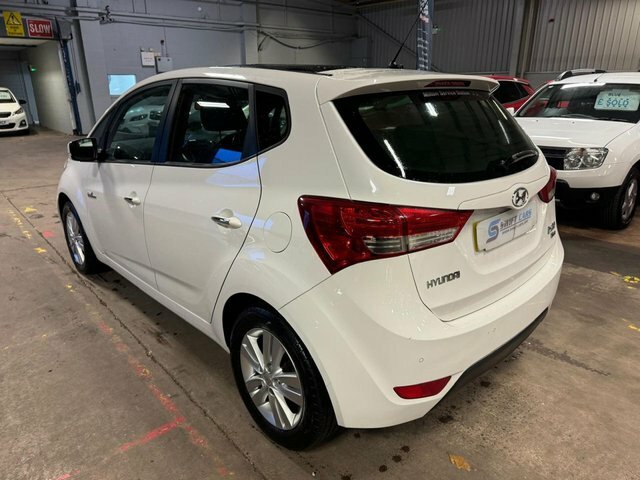 Hyundai Ix20 Hatchback White #4