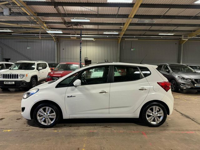 Hyundai Ix20 Hatchback White #3