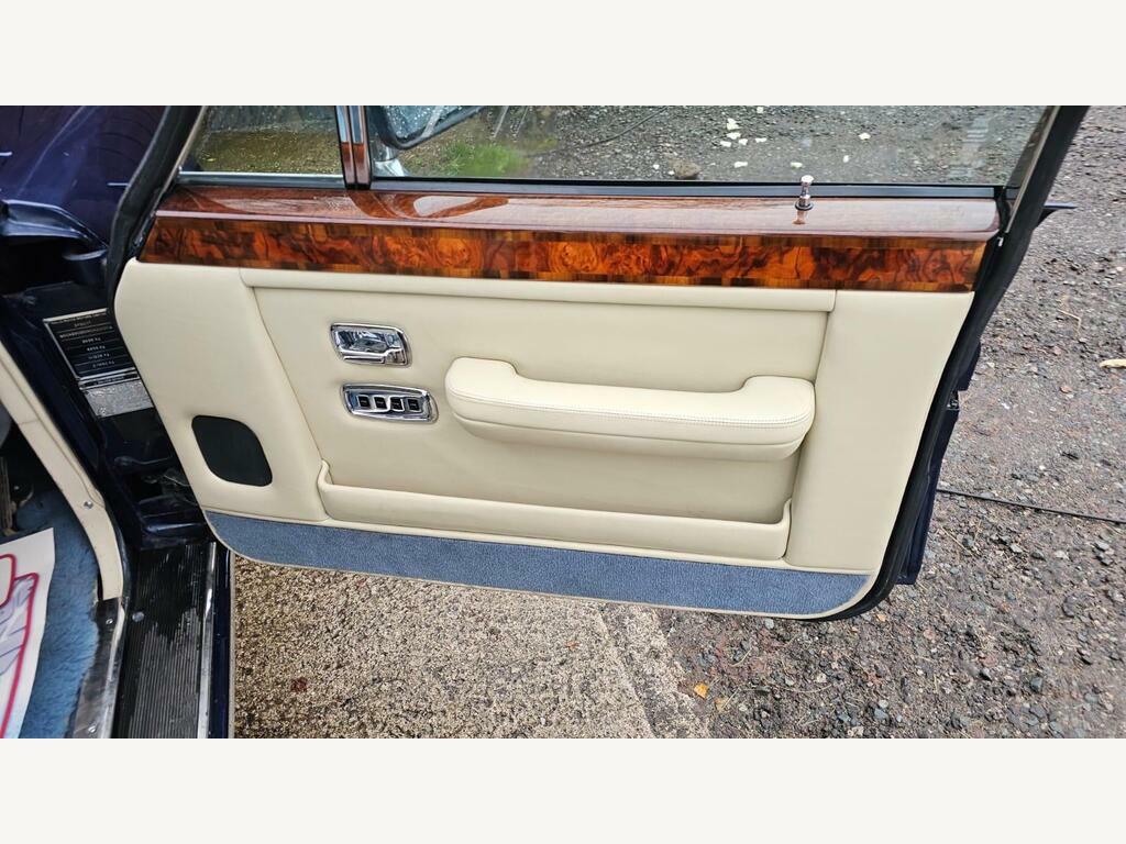 Rolls-Royce Silver Spirit Saloon Red #63