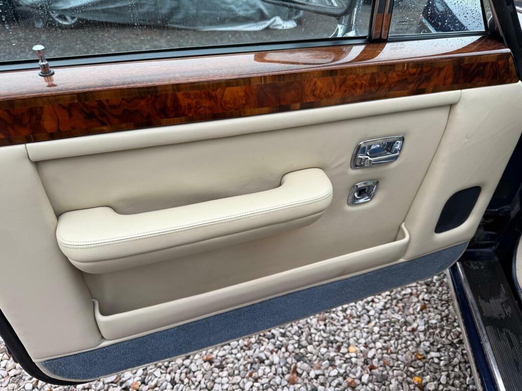 Rolls-Royce Silver Spirit Saloon Red #55