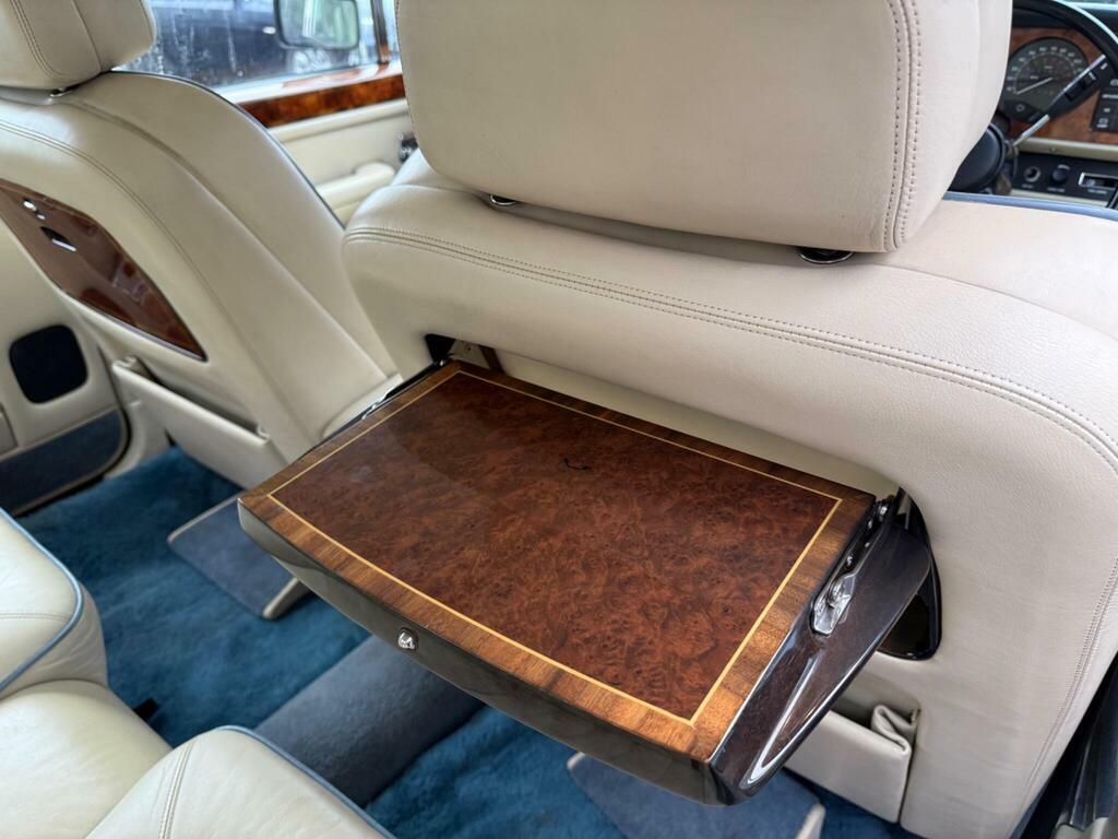 Rolls-Royce Silver Spirit Saloon Red #27