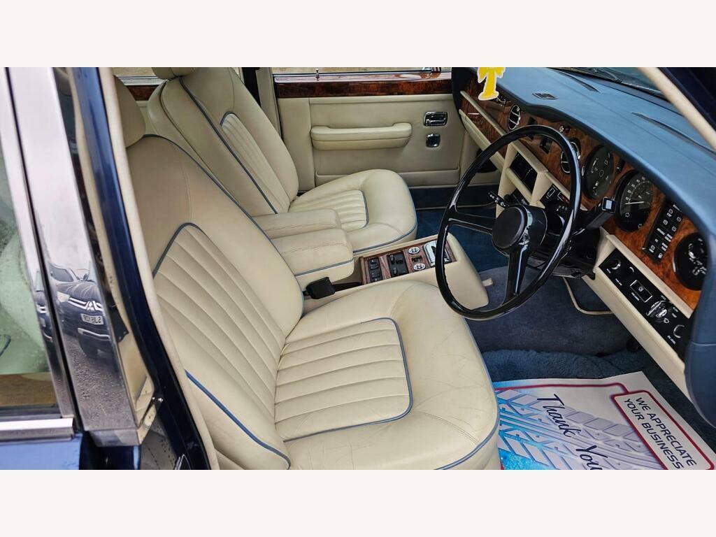 Rolls-Royce Silver Spirit Saloon Red #70