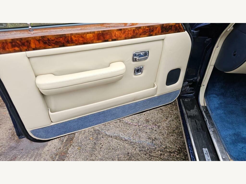 Rolls-Royce Silver Spirit Saloon Red #71